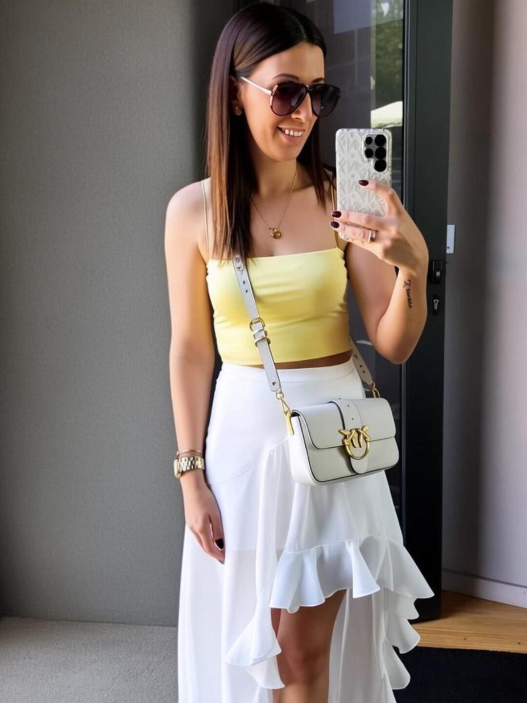 Post para instagram feedback de clientes elegante em dourado e preto (17)